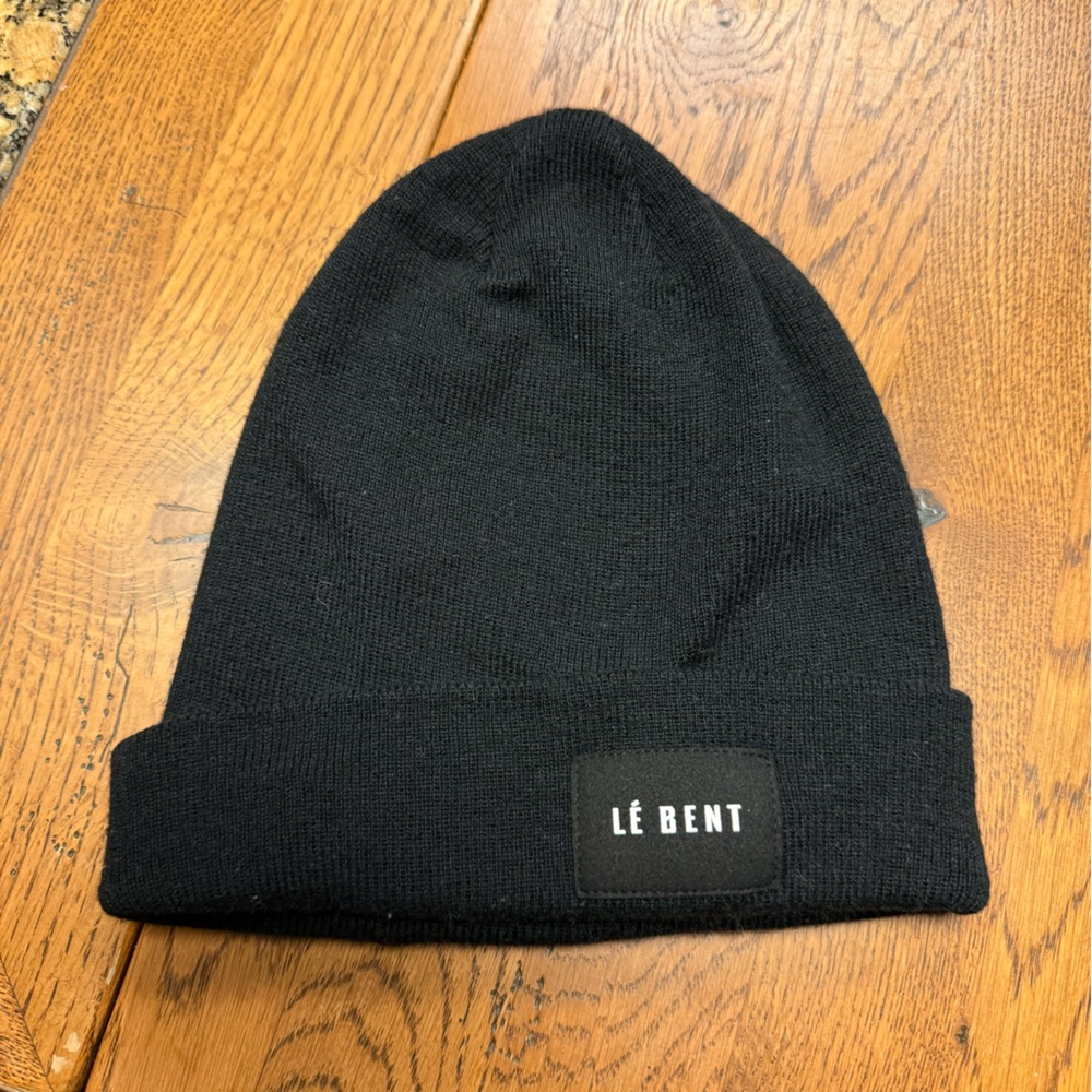 Classic Black Beanie Le’ bent with label and look
